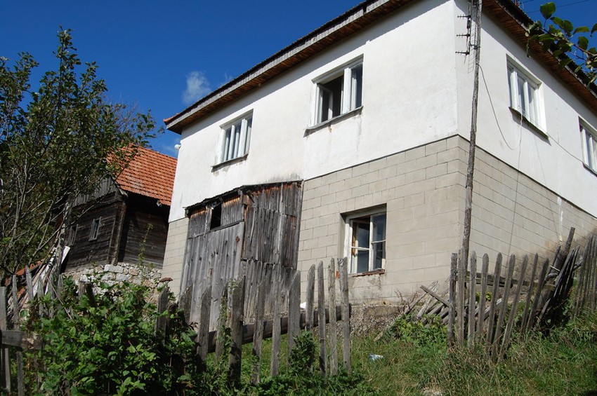 Sava G. pretio da će zapaliti i kuću u selu Ojkovica gde je boravila njegova supruga