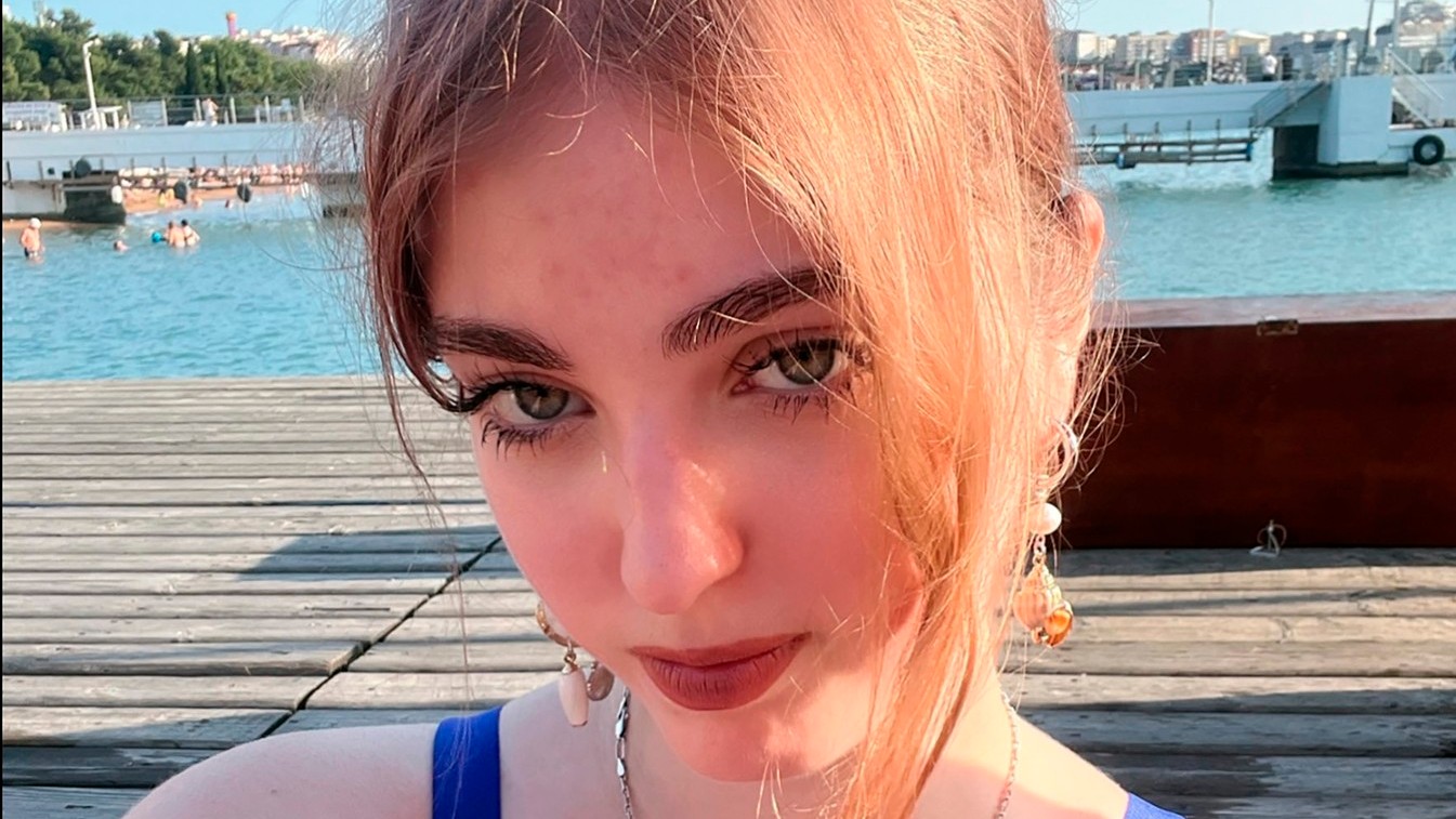Afina Simeonidis je obvinená zo sexuálneho obťažovania.