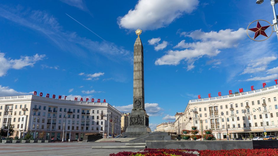 Rosjanie wyjeżdżają do Białorusi. "Tam wszystko działa"