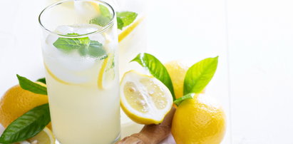 Lemoniada z całych cytryn to zdrowie i orzeźwienie w jednym. Ale jest jeden warunek