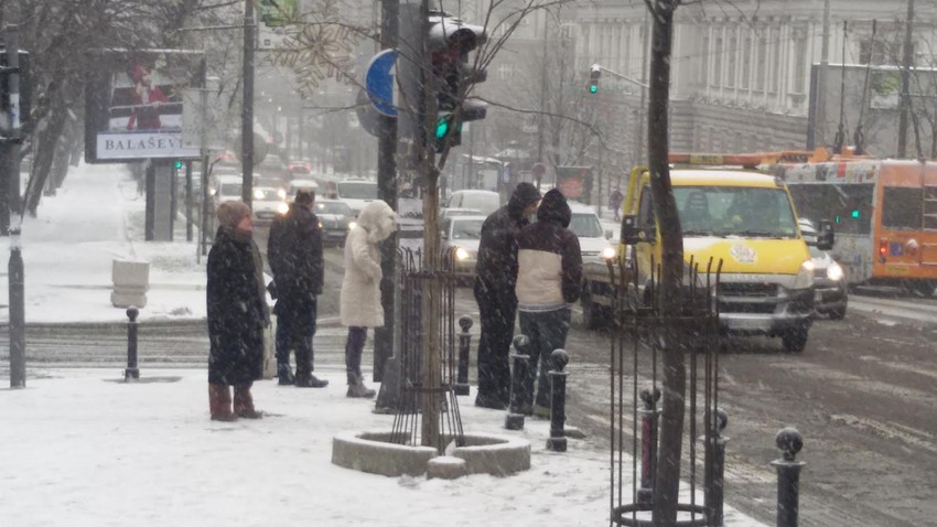 Sneg će se zadržavati i na kolovozu