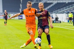 Kapitalny gol Dąbrowskiego. Pogoń nie traci kontaktu z czołówką [WIDEO]