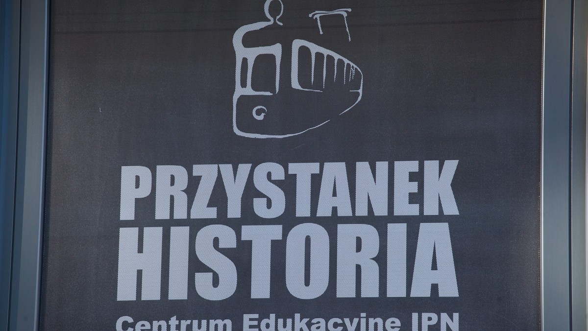 Ponad 3,8 tys. osób odwiedziło w ciągu roku Przystanek Historia w Katowicach, czyli centrum edukacyjne IPN. Centrum im. Henryka Sławika w tym czasie gościło uczestników kilkudziesięciu spotkań - m.in. konferencji naukowych, promocji publikacji, spotkań z cyklu "Czwartek z historią", kursów oraz pokazów filmowych. Podczas dzisiejszej konferencji prasowej, podsumowującej pierwszy rok działalności placówki, zaprezentowany został również najnowszy numer "CzasyPisma", półrocznika wydawanego przez katowicki IPN.