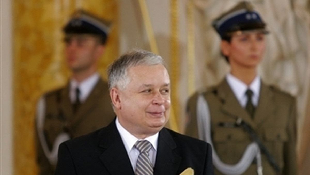 - Dostałem od rządu dosyć oryginalne zaproszenie na uroczystość podpisania umowy o tarczy rakietowej - powiedział Lech Kaczyński.