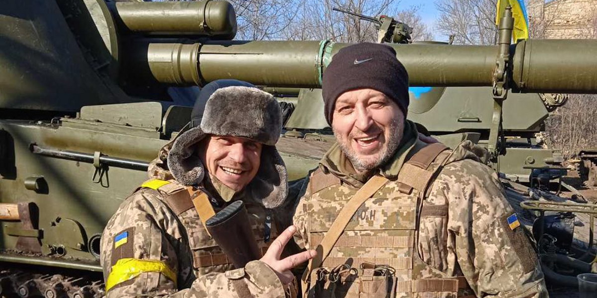 Jurij Wernydub (z prawej) rzucił posadę w klubie i wstąpił do ukraińskiej armii.