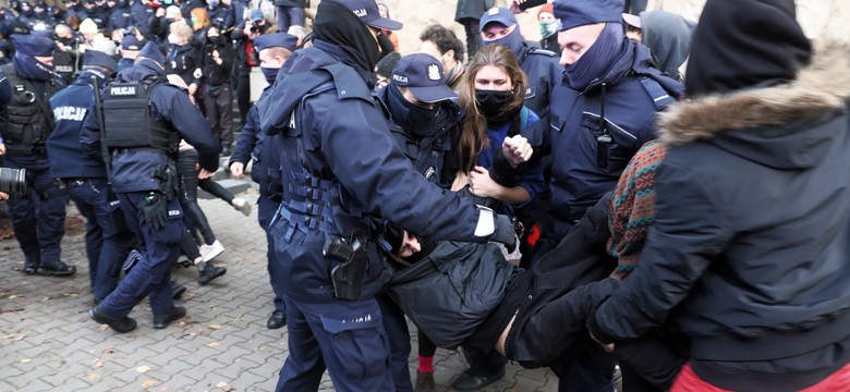 17-latek zatrzymany na proteście w Warszawie. "Usłyszałem: szmato, na ziemię" [WYWIAD]