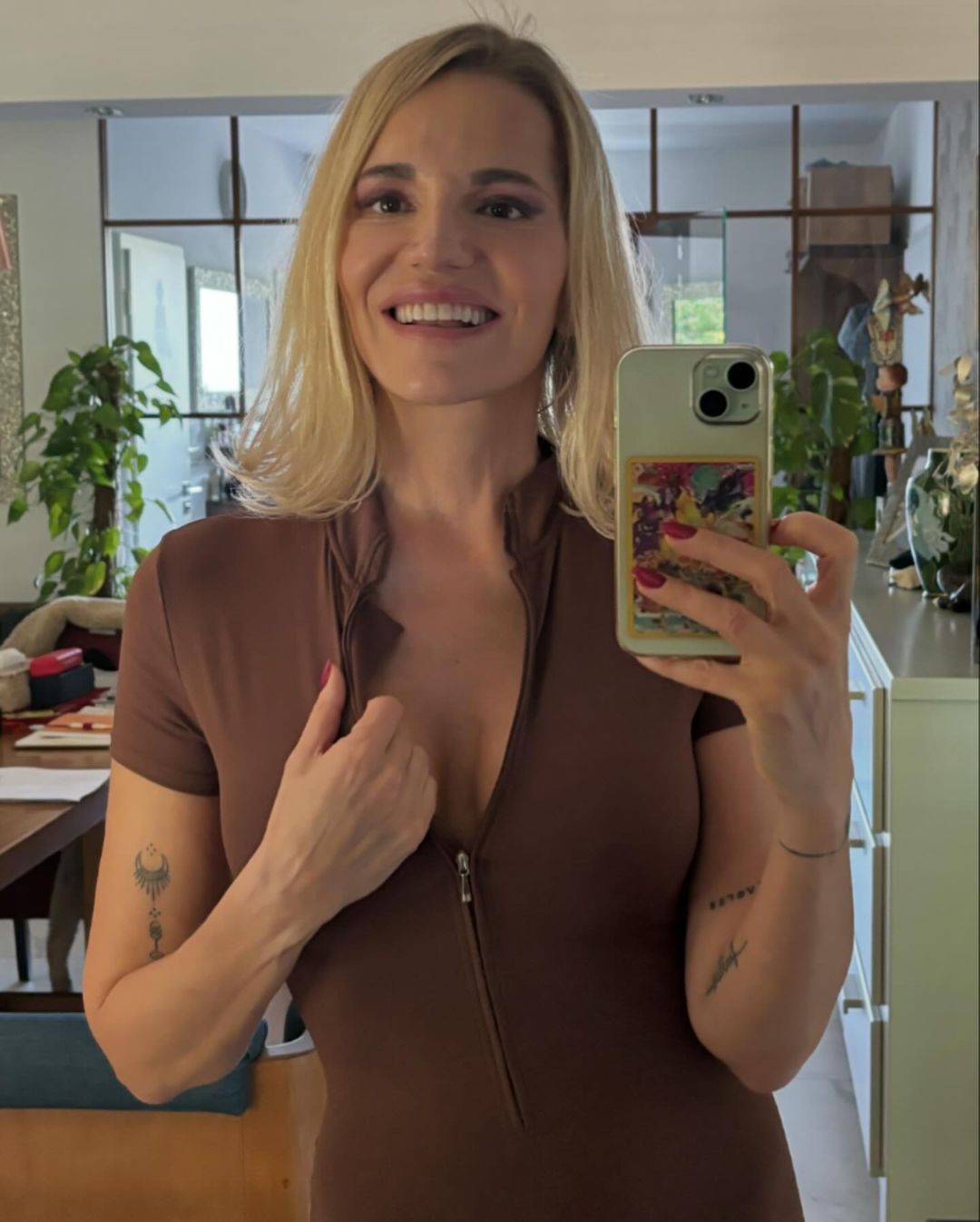 Speváčka Dara Rolins.