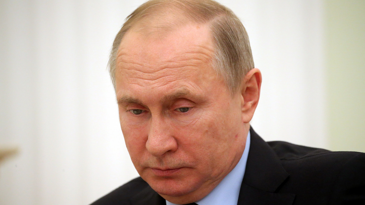 Rosyjskie media spekulują na temat przyczyn poważnych zmian w grafiku prezydenta Władimira Putina. Według oficjalnej wersji podanej przez Kreml prezydent jest przeziębiony. Komentatorzy zaznaczają, że do tej pory Kreml rzadko informował o stanie zdrowia głowy państwa.
