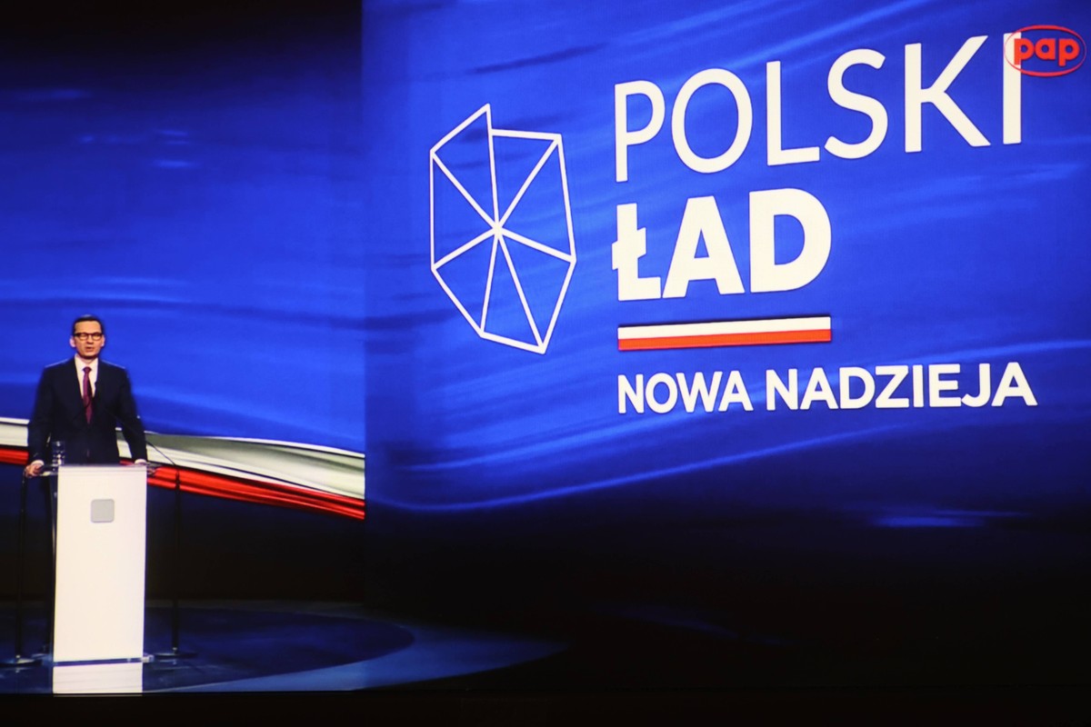 Warszawa, 15.05.2021. Premier Mateusz Morawiecki uczestniczy w transmitowanej prezentacji programu Prawa i Sprawiedliwości "Polski Ład" na portalu pap.pl, 15 bm. (ls/dw) PAP/Leszek Szymański