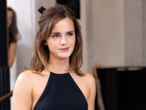 Emma Watson Hermione Grangernek öltözött, és elképesztően jó így látni