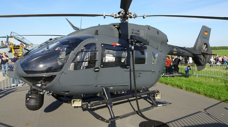 Egy ilyen, a Magyar Honvédség Kiss József helikopterdandárjánál szolgáló Airbus H145 zuhant le Horvátországban