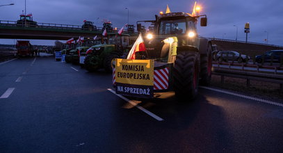 Byliśmy na nocnym proteście rolników. Zaparowane szyby, ogniska i kołdry. "Desperacja"