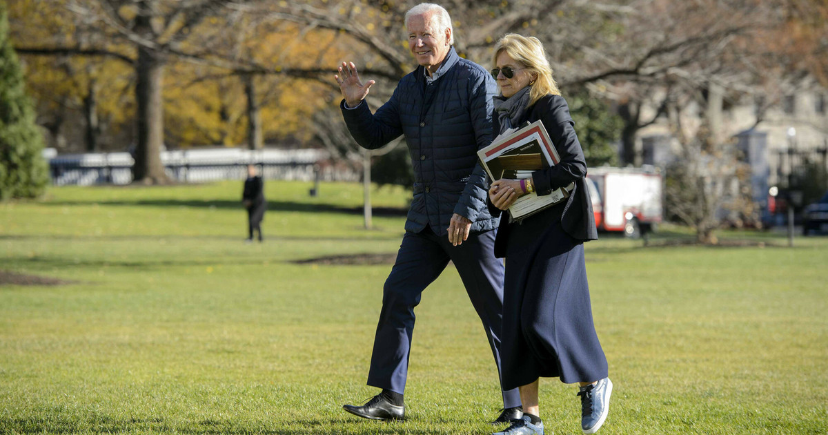 ¿Por qué Joe Biden camina “como un robot”?  Doctor: Viajar es doloroso