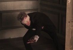 David Bowie z dziewczyną o szczurzym ogonie. Takiego klipu jeszcze nie było – zobacz!