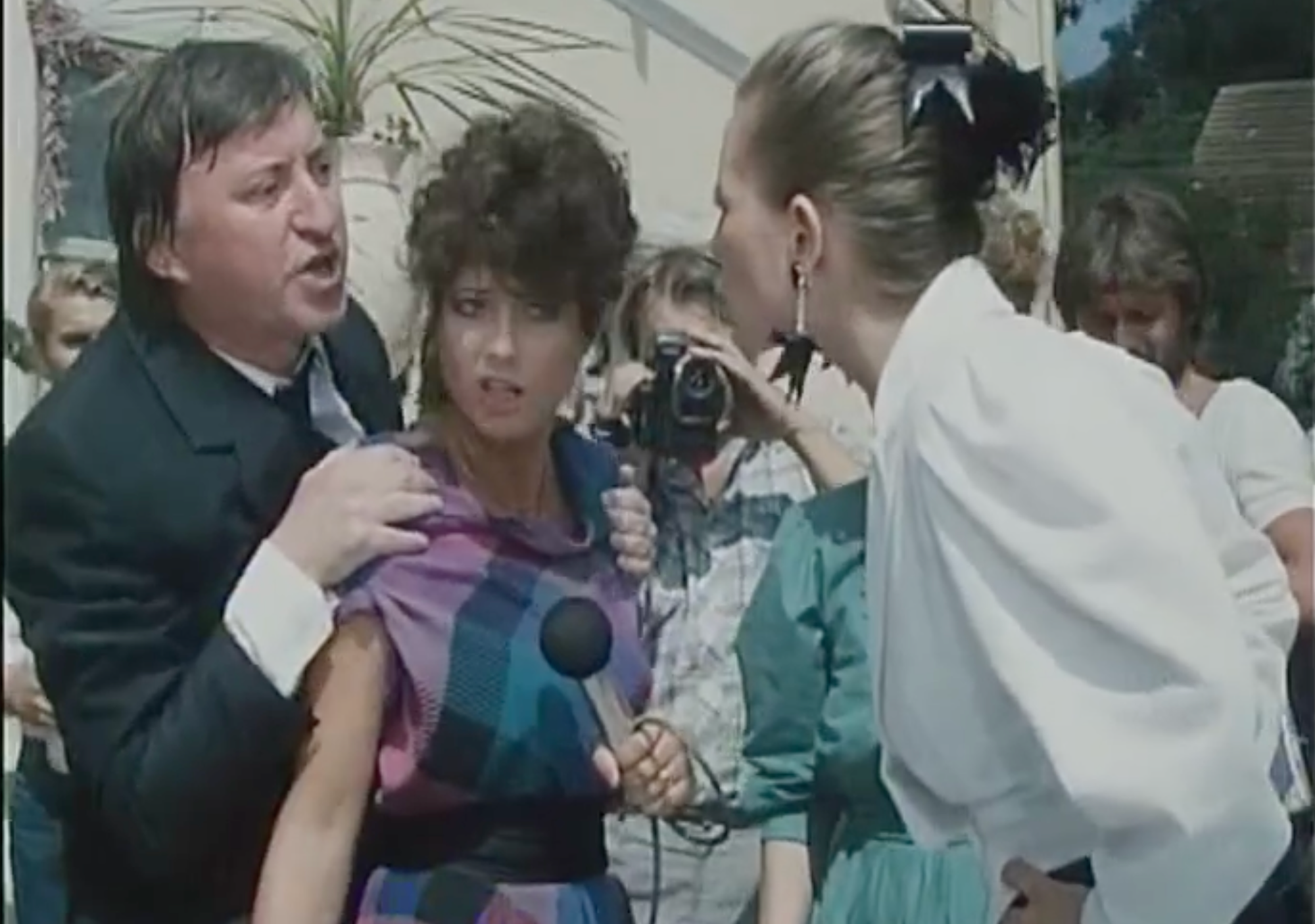 Bývalá televízna hlásateľka Maruška Tomsová si zahrala vo filme Slunce, seno a pár facek.