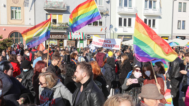 Powiat białostocki poza strefą wolną od LGBT. Radni PiS wrzutką zamienili uchwały