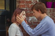 Saoirse Ronan i Lucas Hedges w filmie „Lady Bird.