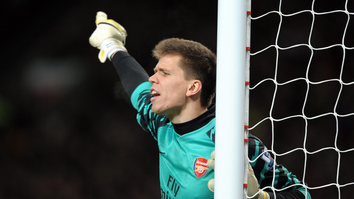 Arsenal Londyn przegrał w poniedziałek z Manchesterem United 0:1, ale Wojciech Szczęsny zaliczył bardzo dobry debiut w Premier League. 20-letni bramkarz wypadł na tyle dobrze, że po spotkaniu zasłużył na pochwały od menedżera Kanonierów, Arsene'a Wengera.