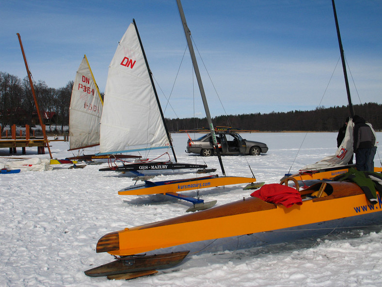 Sporty w terenie: żeglarstwo lodowe oraz snowkite