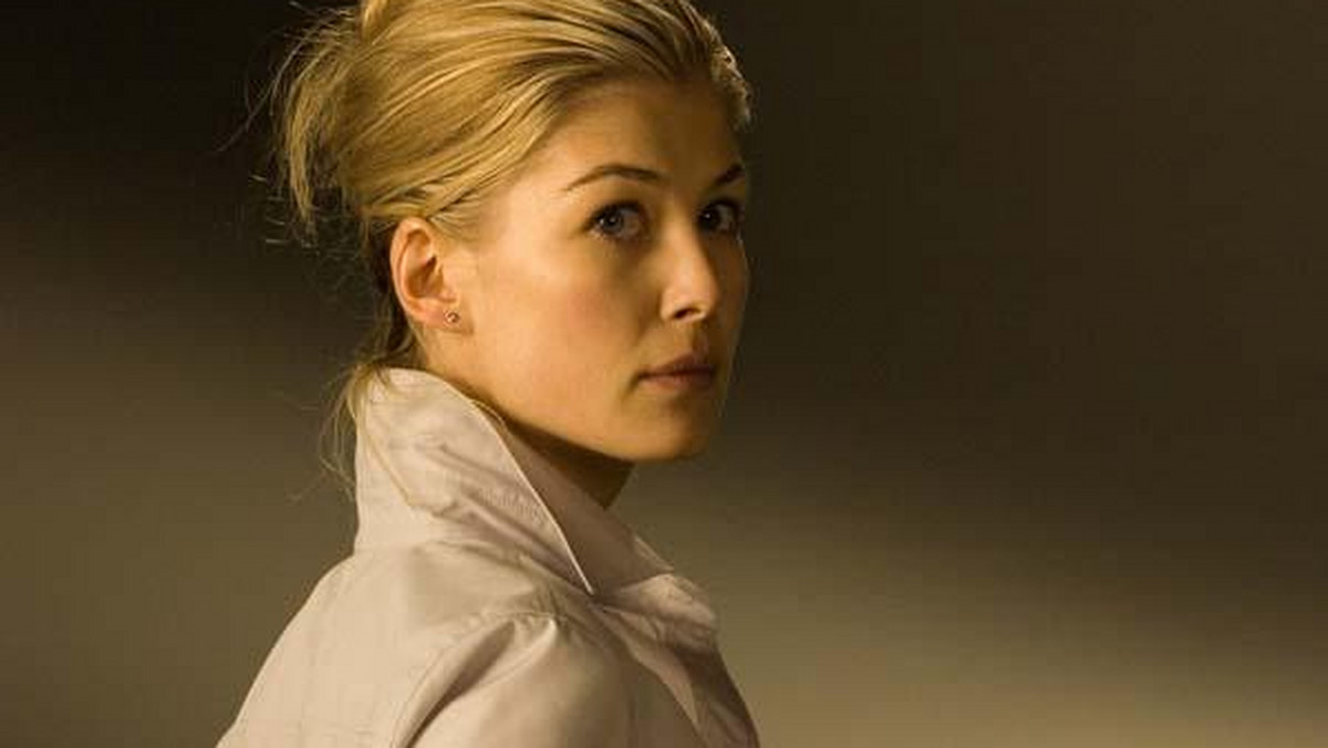 Rosamund Pike przygotowywała się do roli lekarki w filmie "Doom" w kostnicy