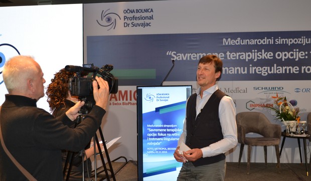 Claes daje intervju na kongresu