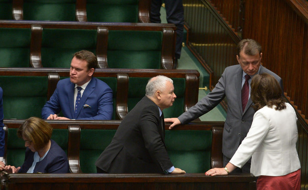 Jarosław Kaczyński, Mariusz Błaszczak i Beata Mazurek w Sejmie