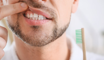 Co wyciąga ropę z zęba? Dentystka wyjaśnia