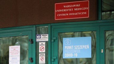 Sondaż IBRiS dla Onetu: WUM  jest odpowiedzialny za akcję szczepień poza kolejnością