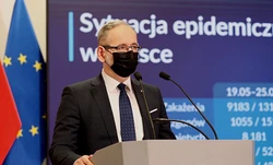 Maseczki zostają... Niedzielski: To, co w tej chwili prognozujemy...