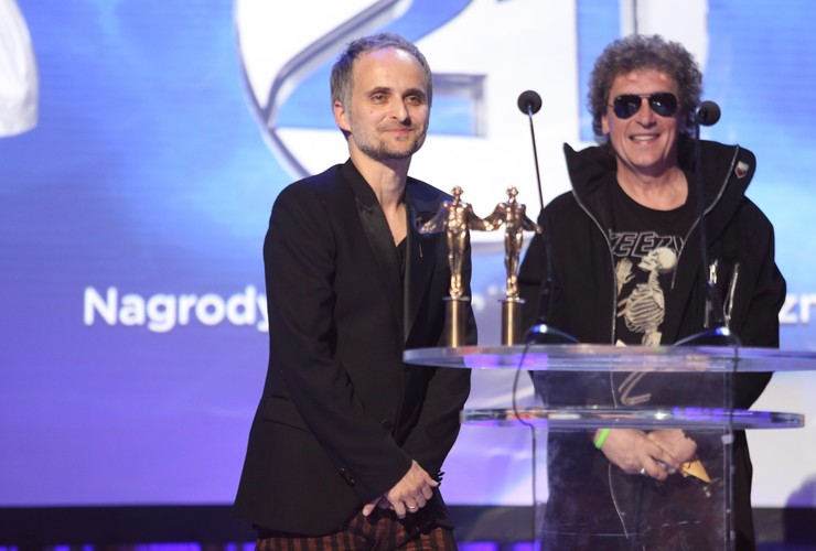 Artur Rojek (na zdjęciu z Januszem Panasewiczem) na Fryderykach 2015