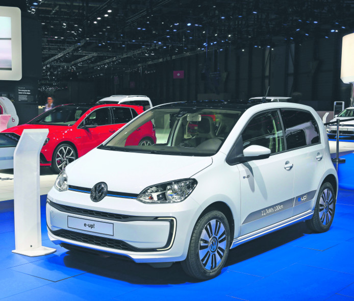 Volkswagen e-Up! Cena: 113 190 zł Zasięg: ok. 150 km Przyspieszenie 0–100 km/h: 12,4 s Prędkość maksymalna: 130 km/h materiały prasowe (5)