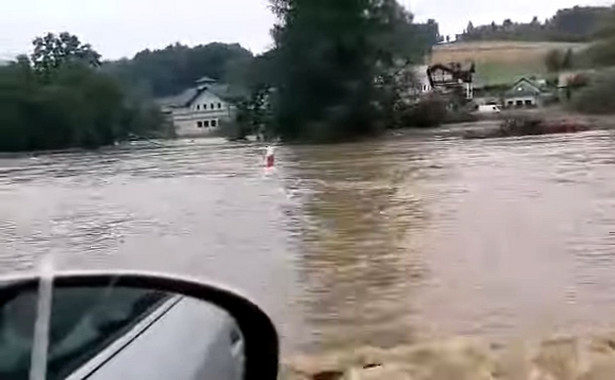 Zakopianka zalana przez powódź błyskawiczną