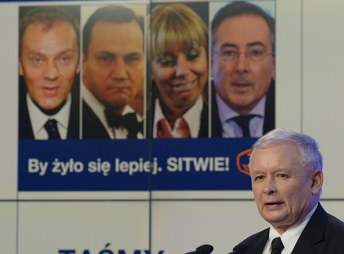 Jarosław Kaczyński prezentuje nowy plakat PiS