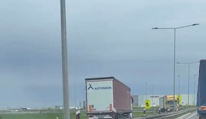 Kamion u kontrasmeru na auto-putu kod Dobanovaca