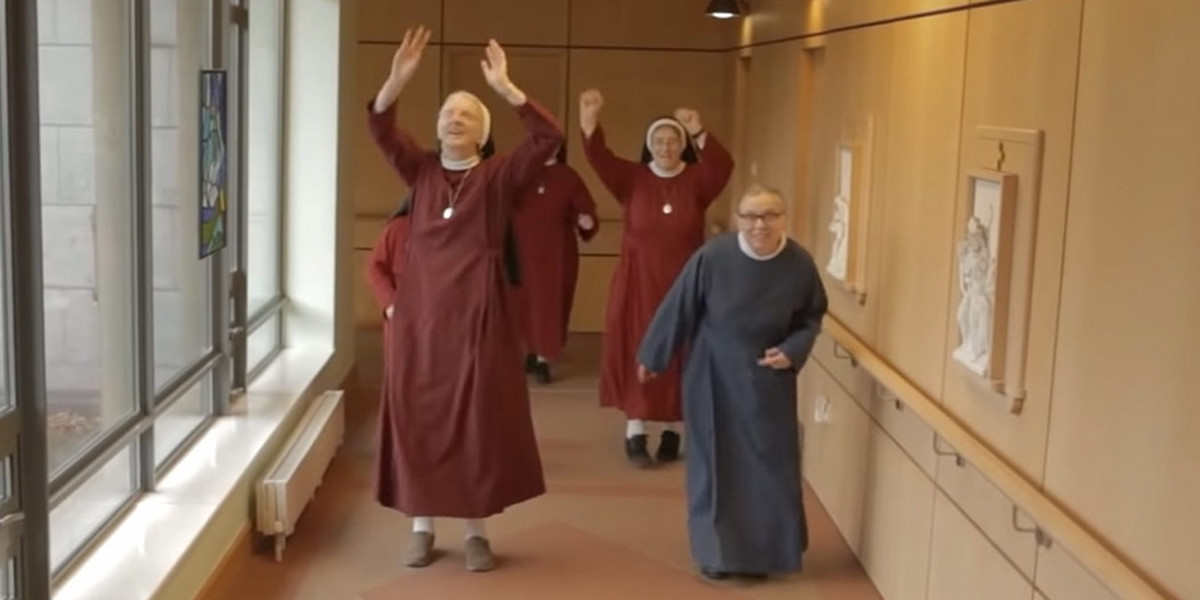 Ten film to prawdziwy hit sieci! Wesoły taniec "Jerusalema" irlandzkich zakonnic i zakonników