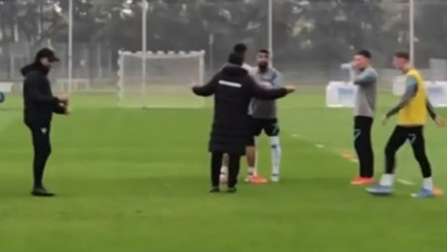 A játékosa támadt Dárdai Pálra a Hertha edzésén – videó
