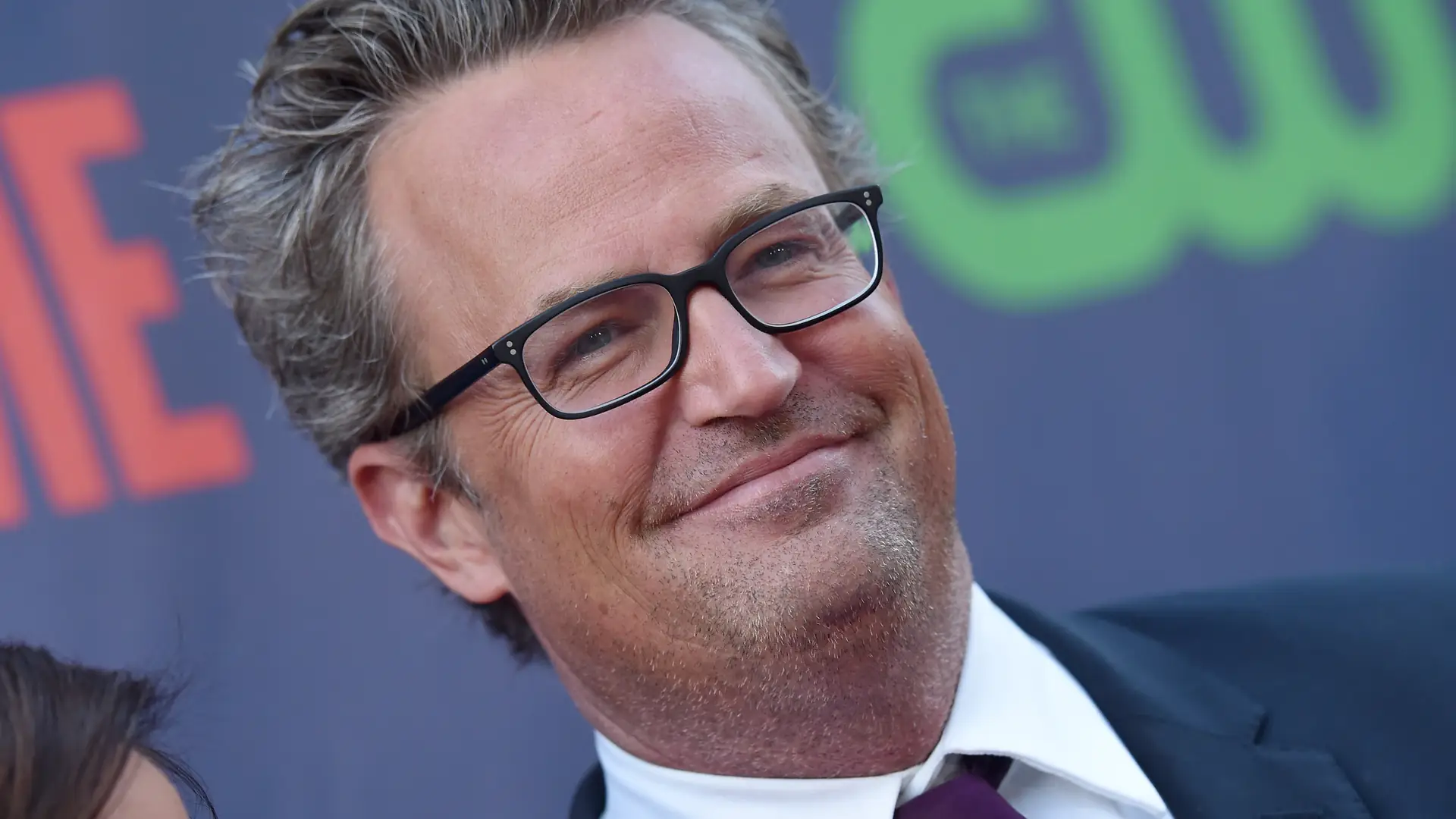 Matthew Perry przeżywa kolejny kryzys? Hotel, bary i szpital - co dziś dzieje się z gwiazdą serialu "Przyjaciele"