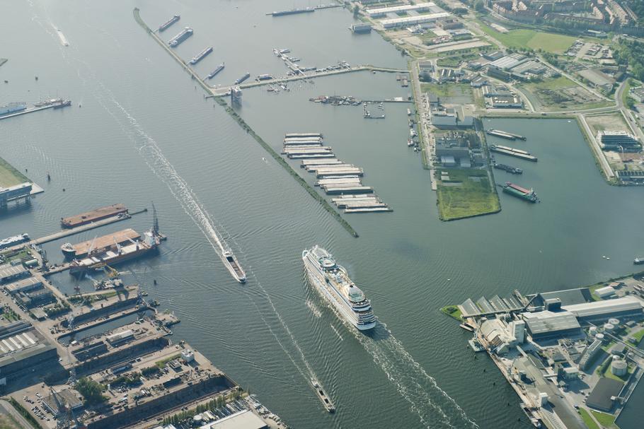 Duże statki wycieczkowe nie mogą już wpływać do Amsterdamu