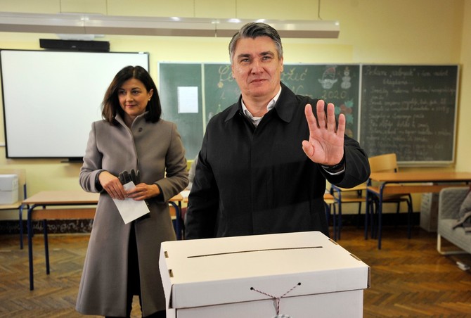 Zoran Milanović sa suprugom danas na glasanju u Zgarebu