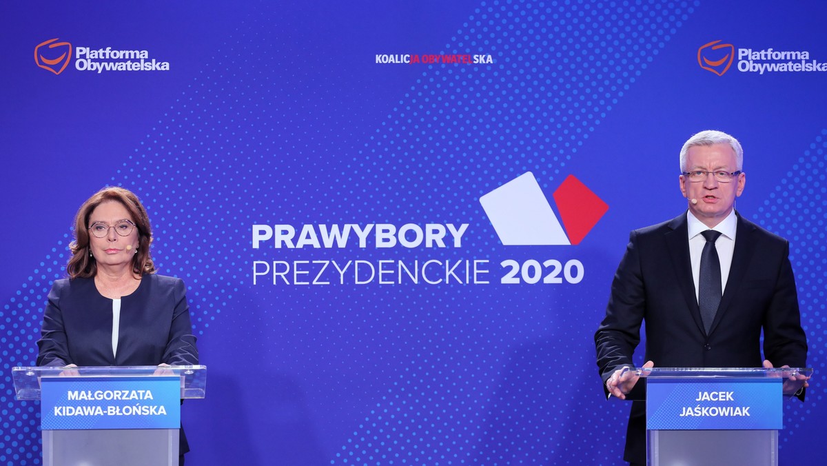 Polska potrzebuje prezydenta, który będzie potrafił rozmawiać z każdym i będzie częściej używał słowa my, a nie ja – powiedziała dziennikarzom wicemarszałek Sejmu Małgorzata Kidawa-Błońska, pytana po debacie z Jackiem Jaśkowiakiem o zasadnicze różnice między nimi. Jej kontrkandydat stwierdził, że "nie było źle". - W biznesie czy w sporcie nigdy nie jestem w pełni usatysfakcjonowany, bo zawsze można coś zrobić lepiej - ocenił prezydent Poznania.