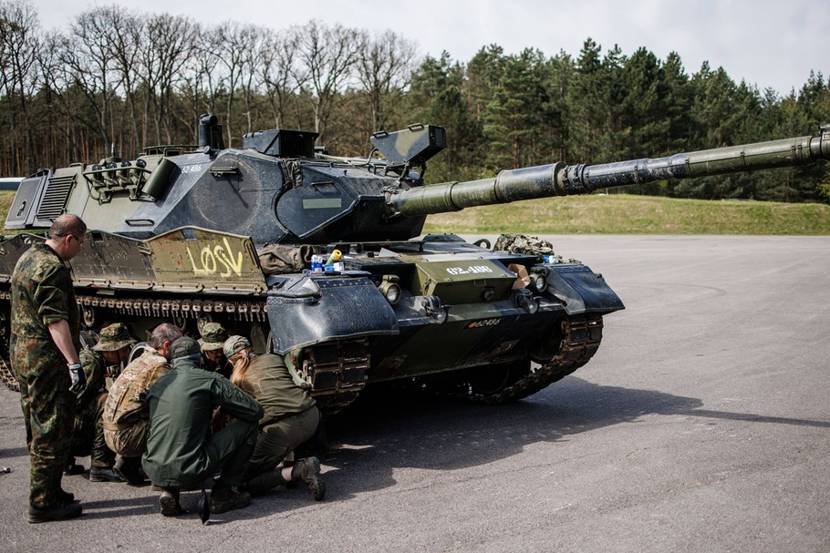 Szkolenie ukraińskich żołnierzy przez niemieckich i duńskich instruktorów wymagało zaangażowania czołgów Leopard 1A5 pożyczonych z duńskich muzeów