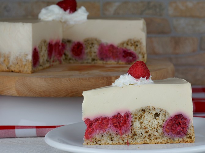 Kapućino torta sa malinama