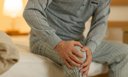 Co oznacza ból kolan w nocy? To typowy objaw jednej choroby
