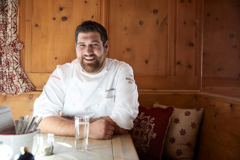 Originaire de la région, Fadri Arpagaus a repris le Berguus Radons et a donné un second souffle à ce bâtiment historique. Pour le plus grand plaisir des clients.
