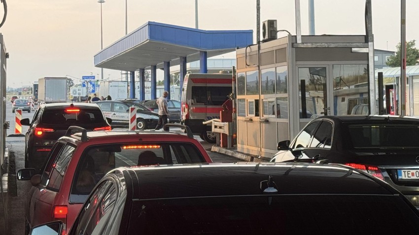 Ogromne gužve na graničnom prelazu Preševo