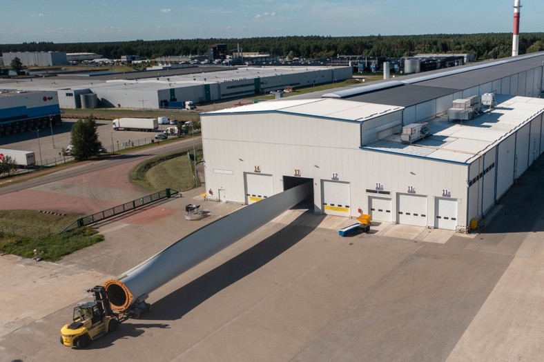 Zakład produkcyjny łopat do turbin wiatrowych w Goleniowie - źródło oficjalna strona Vesta na FB