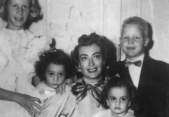 Joan Crawford miała znęcać się nad adoptowanymi dziećmi. Jej córka nigdy jej nie wybaczyła
