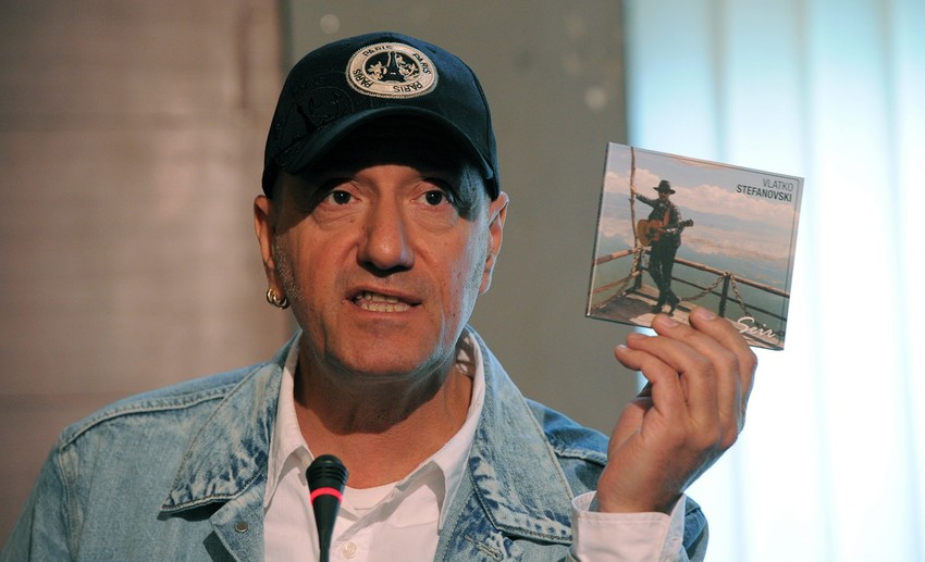 Vlatko Stefanovski Sardanja dvojice majstora gitare Tadića i Stefanovskog koja traje već par decenija - bila je sasvim logičan korak u karijerama dvojice majstora gitare.