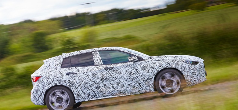 Nowe infiniti Q30 wreszcie zapoluje na Mercedesa, BMW i Audi. Pierwsze FOTO