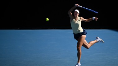 australian open. linette dostała 63. minutową lekcję tenisa. polka odp